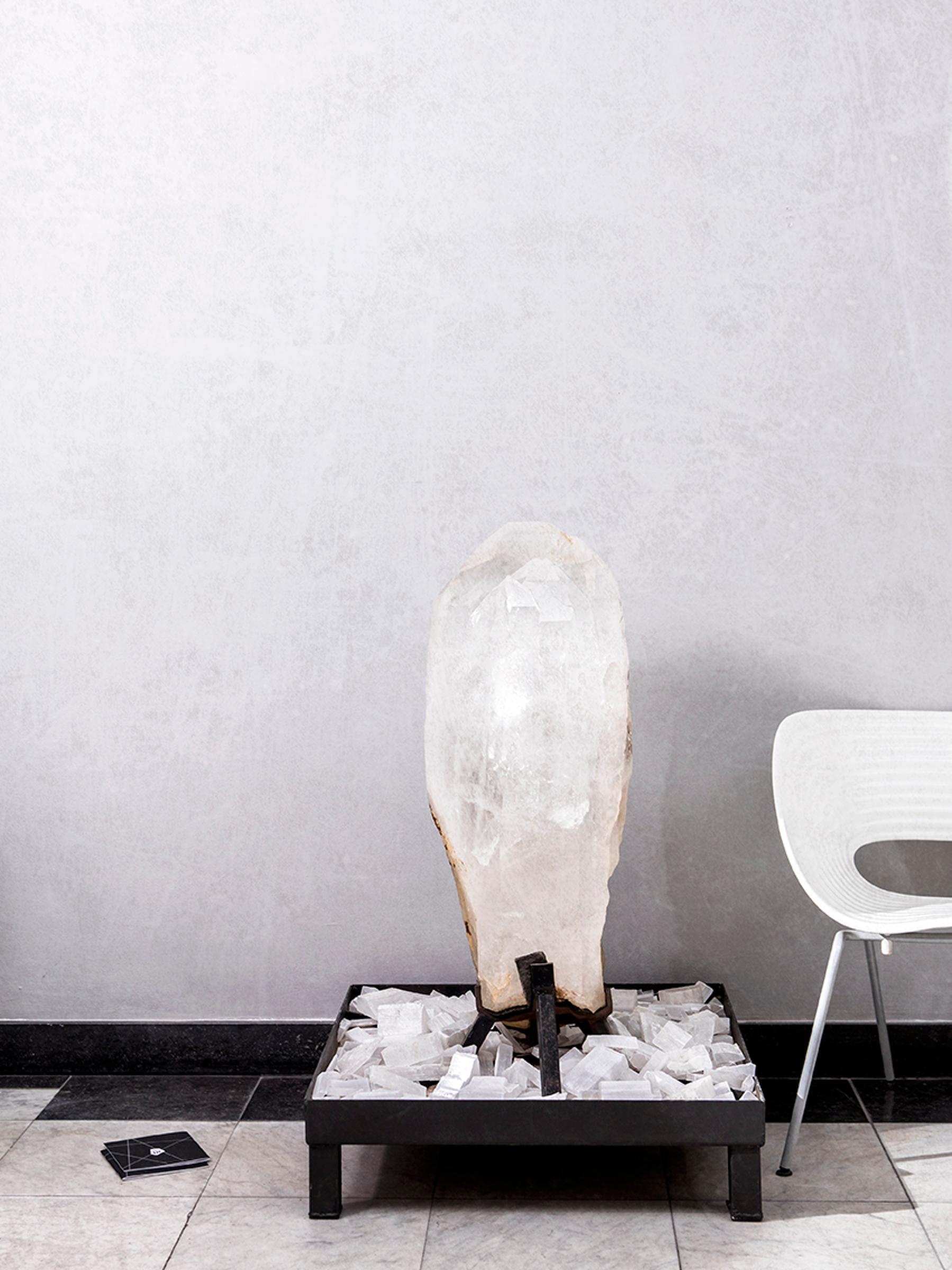 Huge crystal on custom made metal base - C95500e8 63af 4a96 9f0d d88784de3978 - C0049