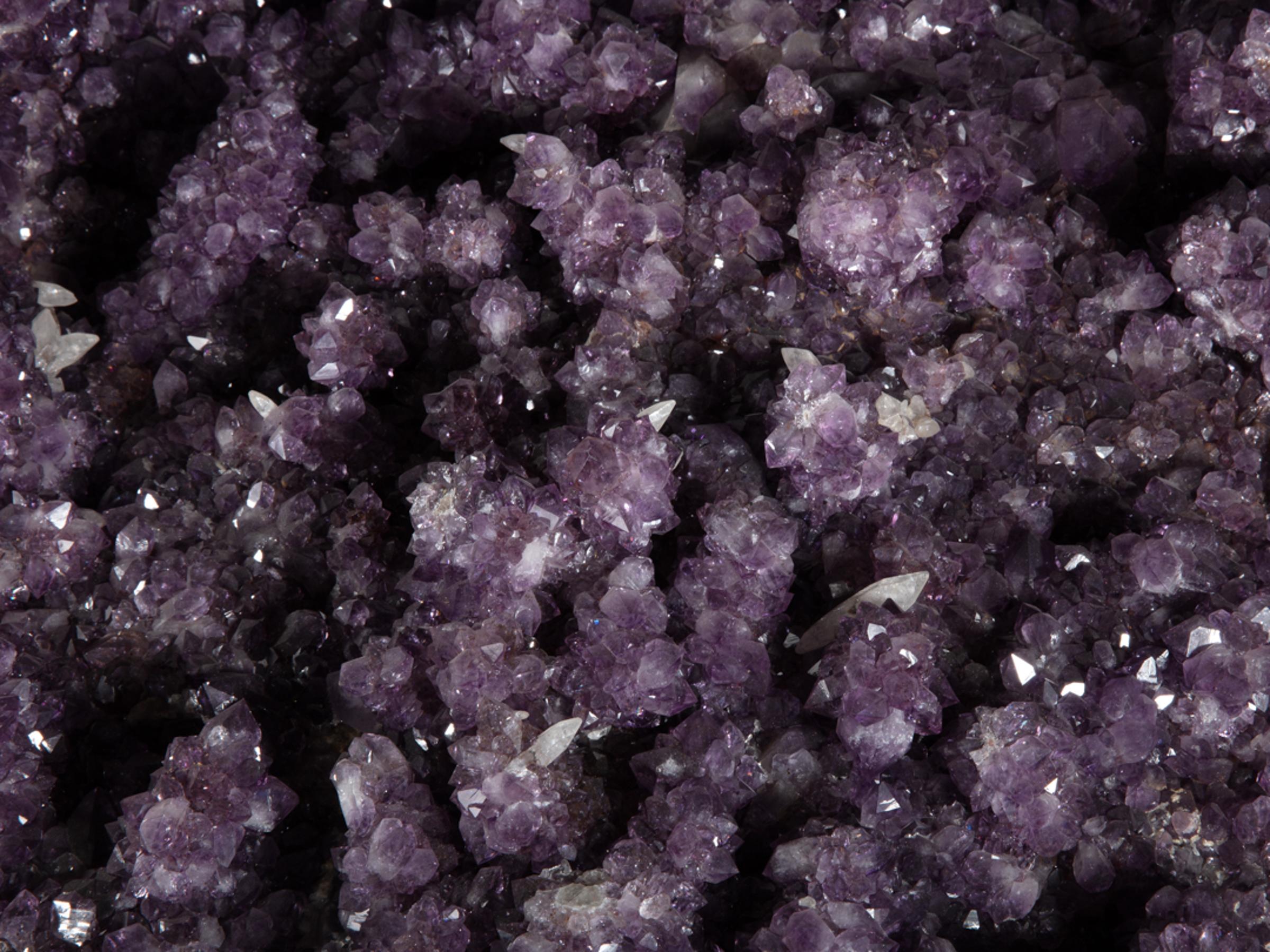 Amethyst geode with calcite - St1gallerya0177 11 - A0177