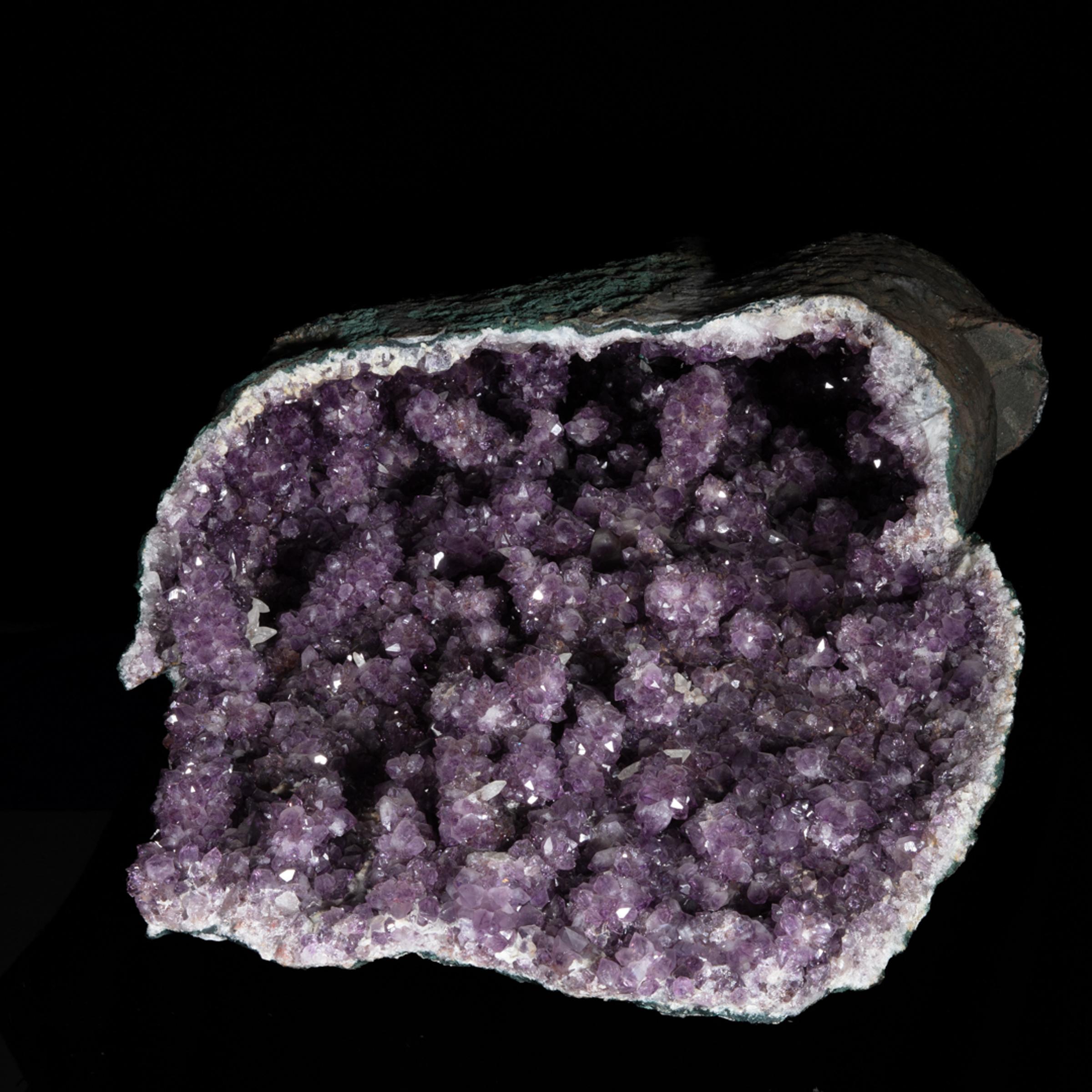 Amethyst geode with calcite - St1gallerya0177 13 - A0177