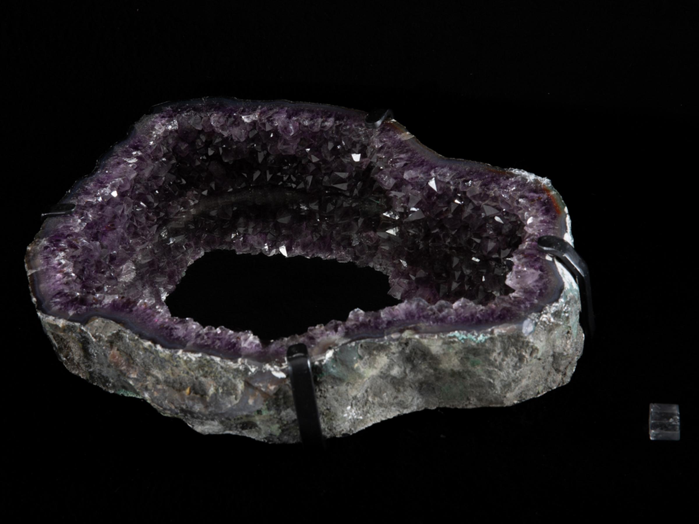 Amethyst mirror - St1o0132 8032 - O0132