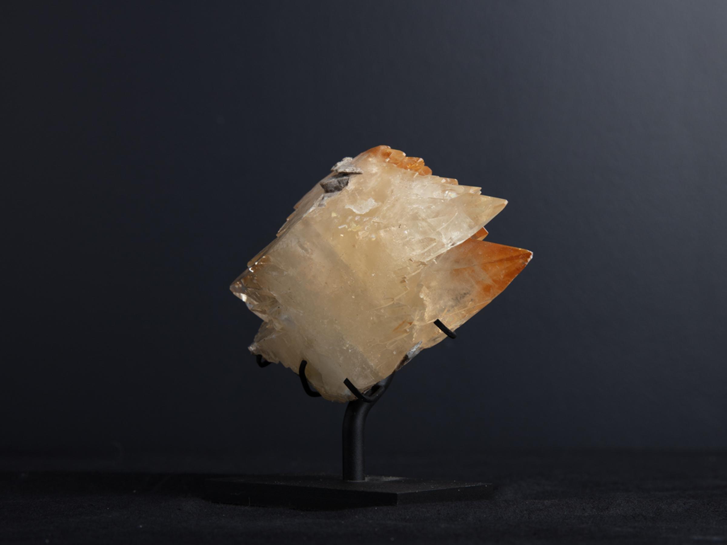 Calcite doubly terminated on metal base - St1v0215 5 - V0215