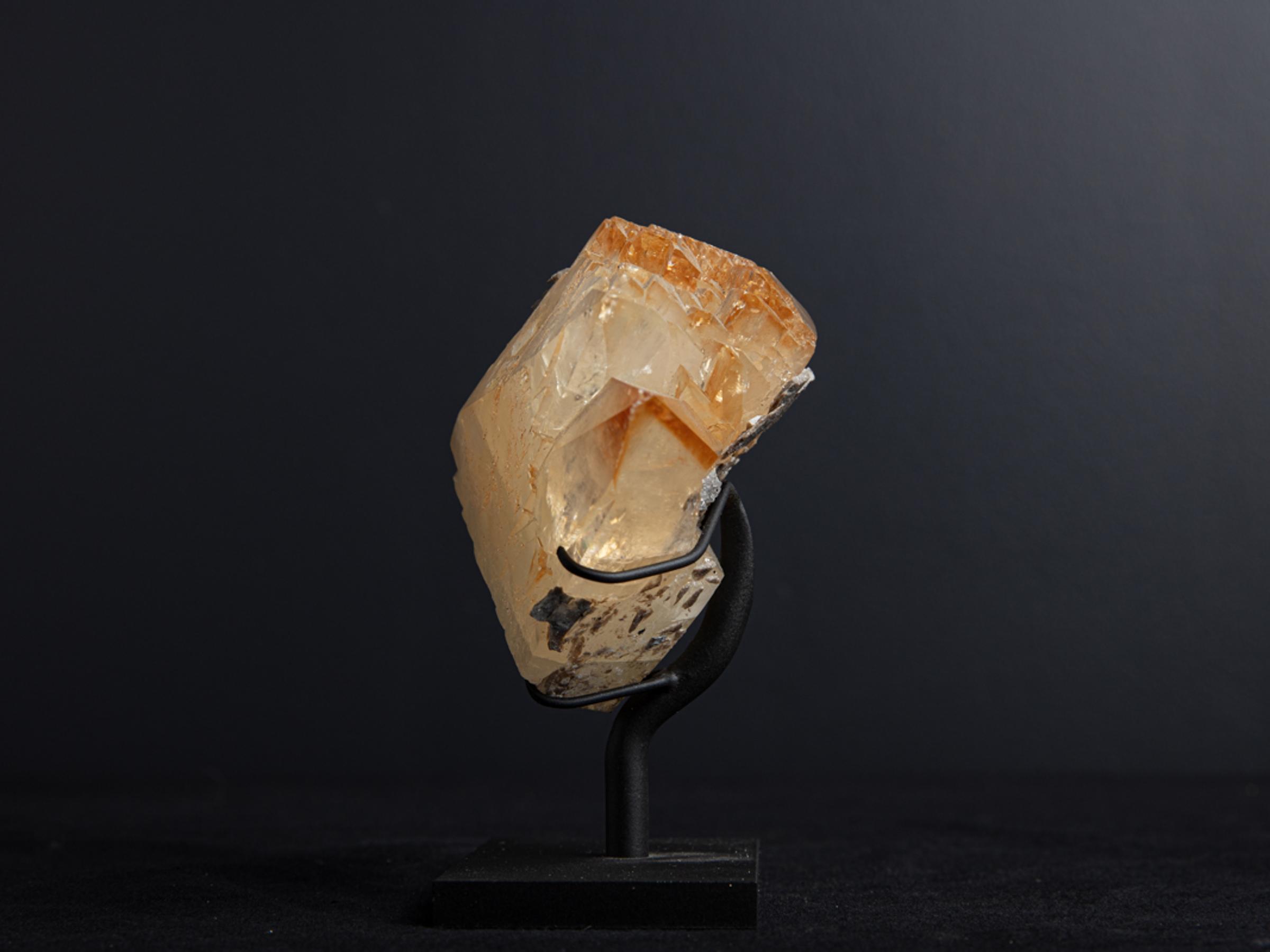 Calcite doubly terminated on metal base - St1v0215 6 - V0215