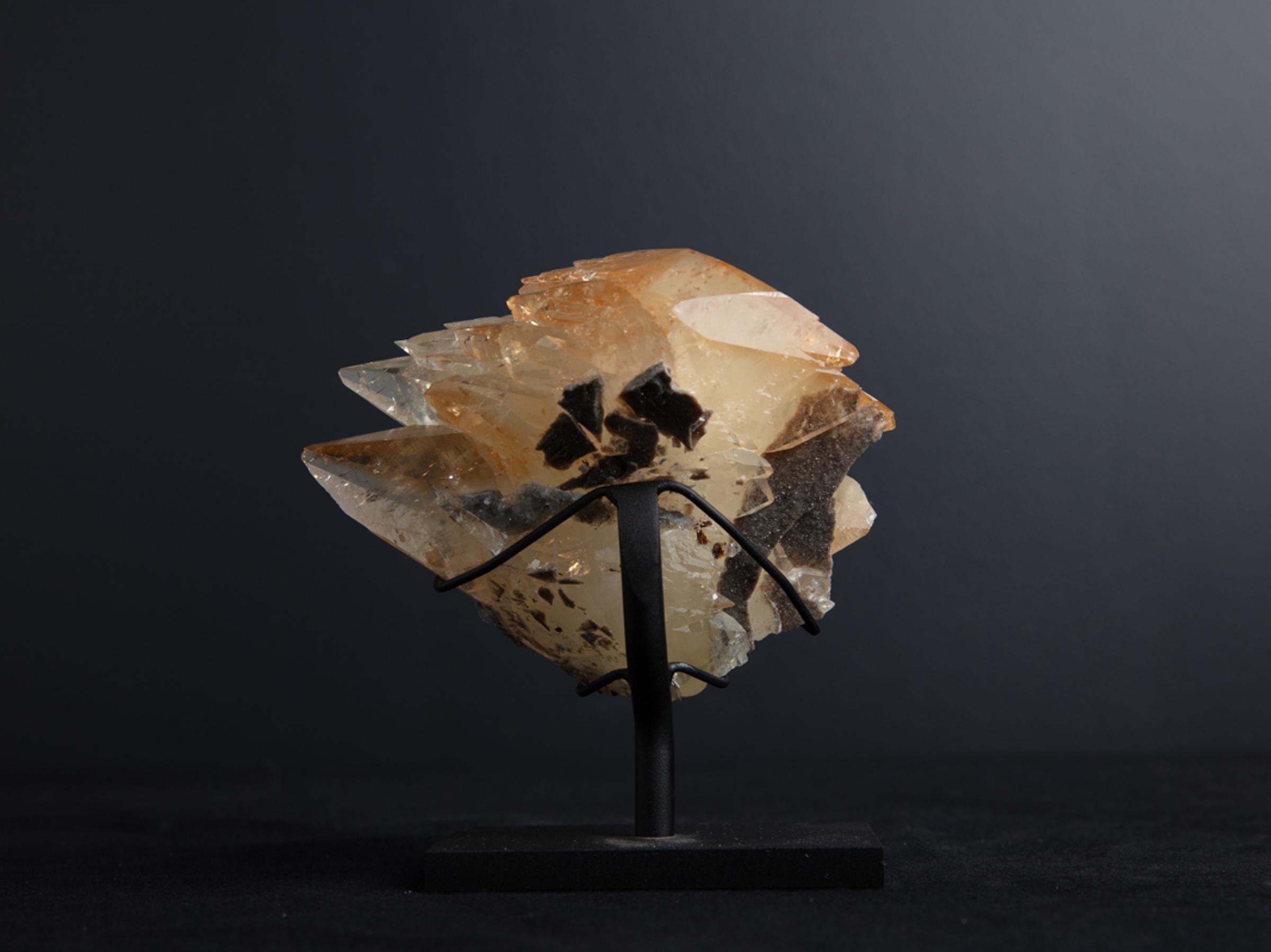 Calcite doubly terminated on metal base - St1v0215 7 - V0215