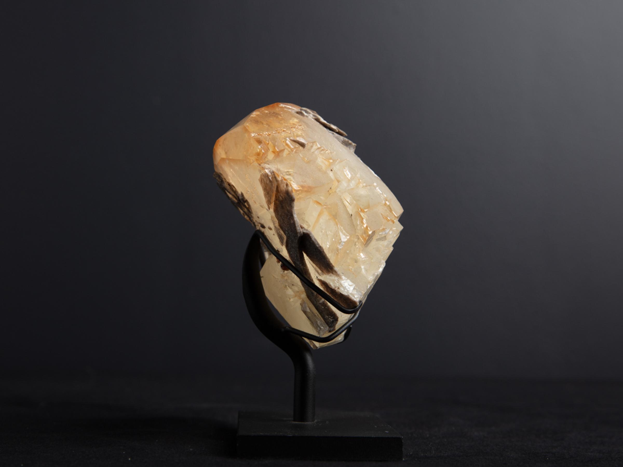 Calcite doubly terminated on metal base - St1v0215 8 - V0215
