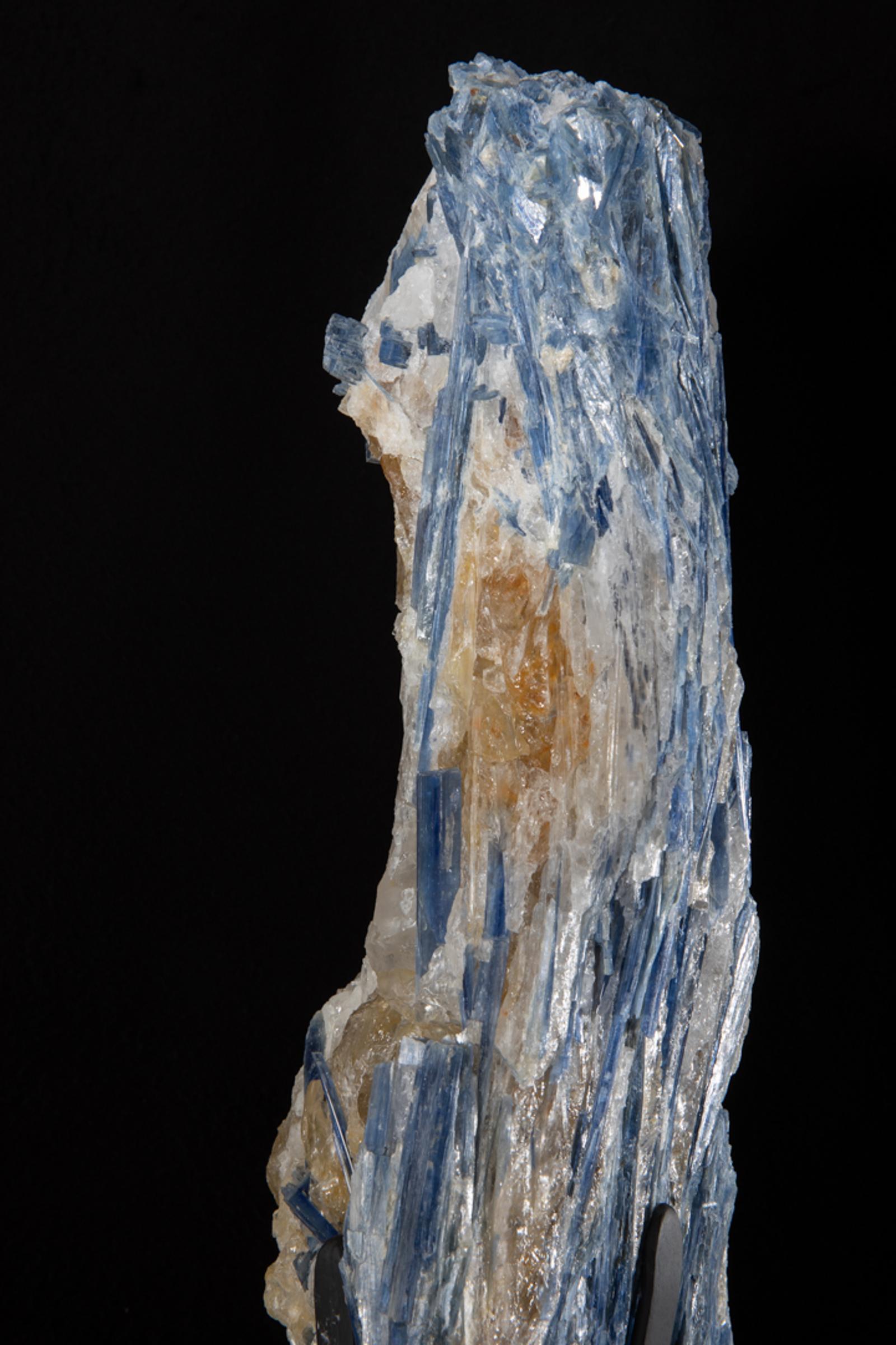 Kyanite in quartz matrix on rotating metal base - St1v0292 7572 - V0292