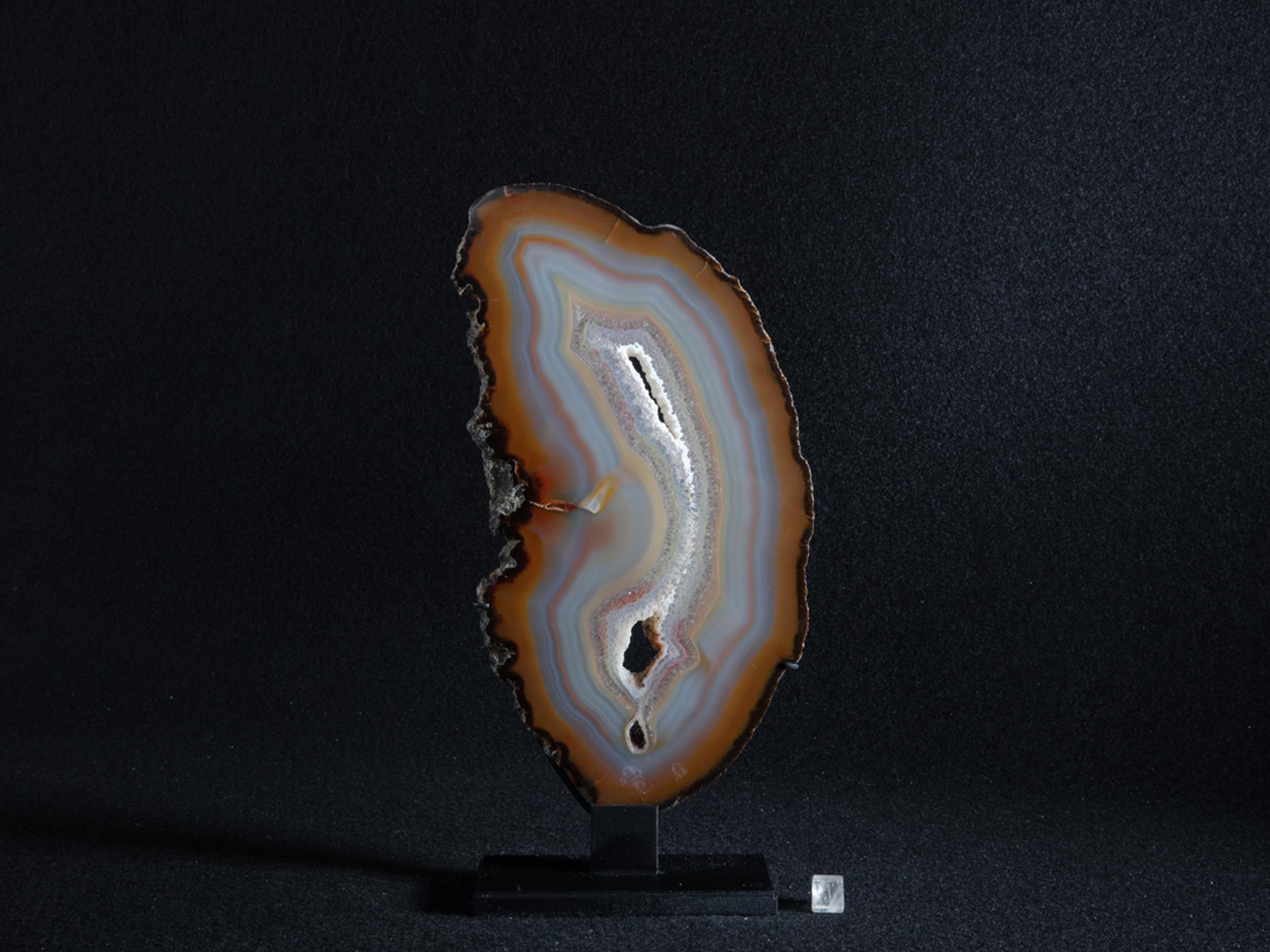 Agate slice on metal base - Stonegalleryv0406 2 - V0406