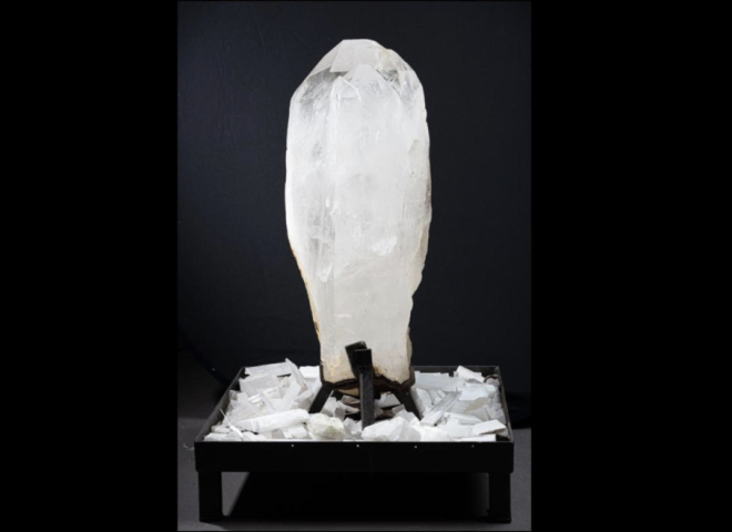 Huge crystal on custom made metal base - Screenshot 2024 02 13 at 211944 - C0049