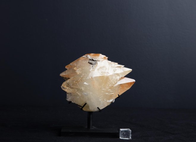 Calcite doubly terminated on metal base - St1v0215 - V0215
