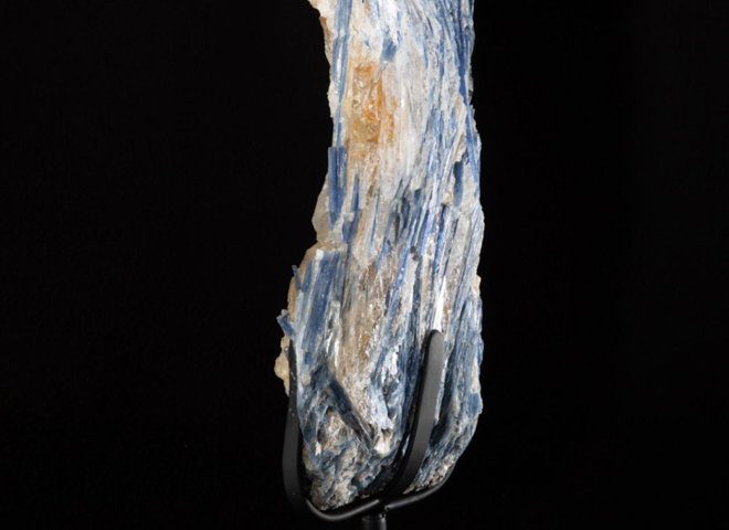 Kyanite in quartz matrix on rotating metal base - St1v0292 7565 - V0292